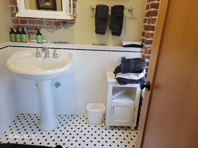 306 Washington St - Photo 4 of 12