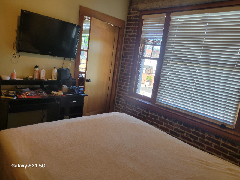 306 Washington St - Photo 5 of 12