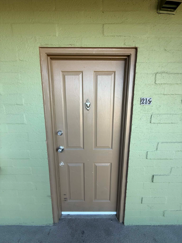 931 N Euclid Ave #216