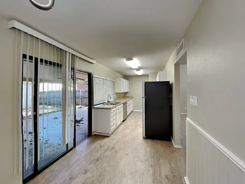 1678 Fairmont Dr - Photo 2 of 12