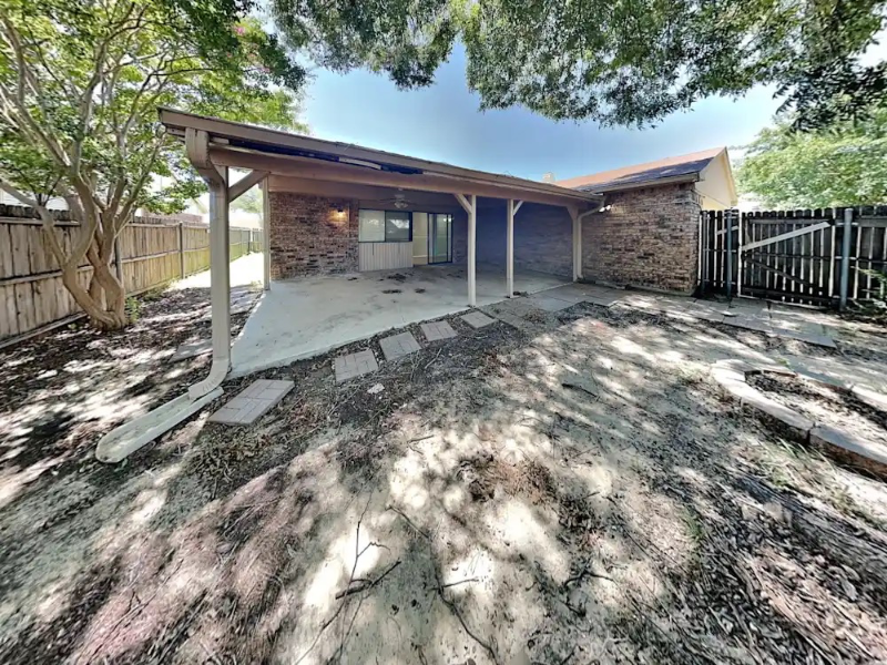 1678 Fairmont Dr - Photo 4 of 12