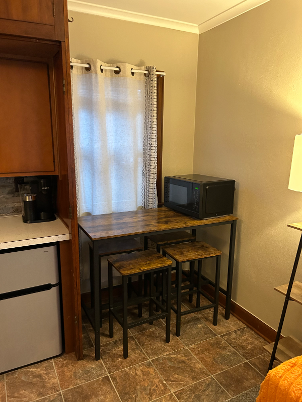 320 W Hayes St #3 - Photo 6 of 10