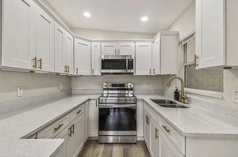 1914 E Crenshaw St - Photo 2 of 21