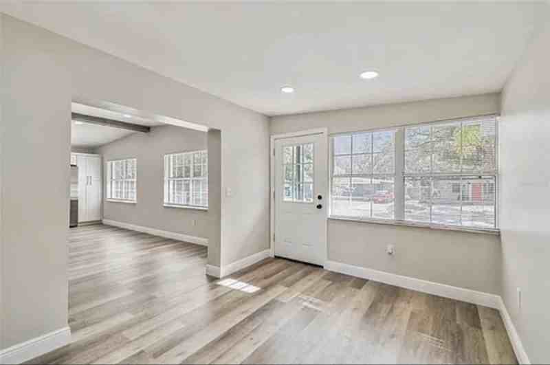 1914 E Crenshaw St - Photo 6 of 21