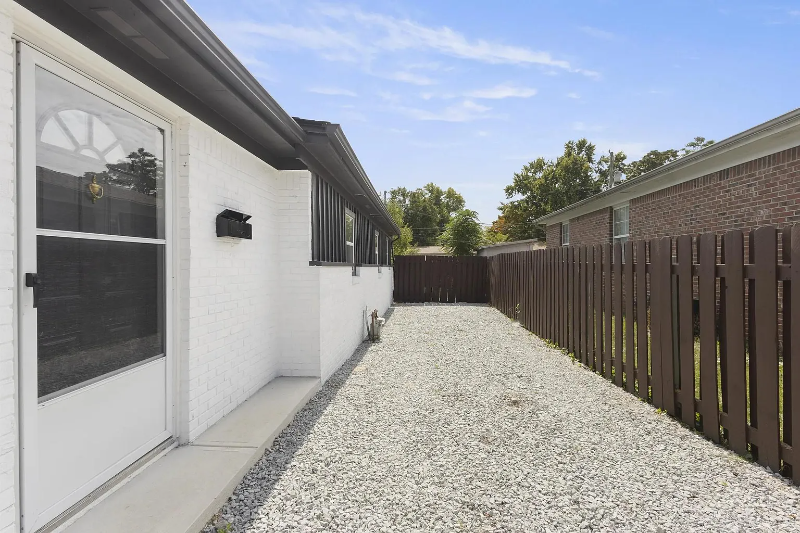 1811 Cherry St - Photo 2 of 11