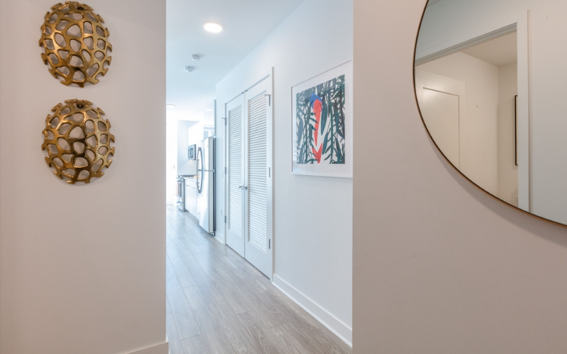 2357 N Lincoln Ave - Photo 2 of 9