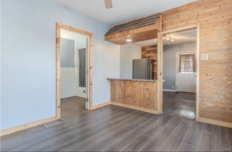 148 W Main St - Photo 4 of 13