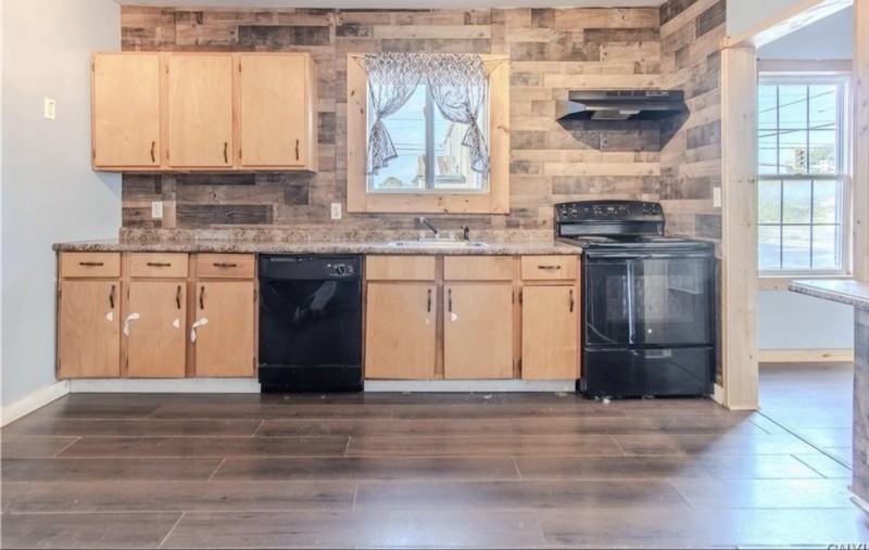 148 W Main St - Photo 7 of 13