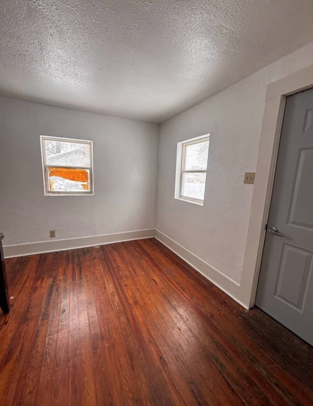 928 W Waggoner St - Photo 3 of 8