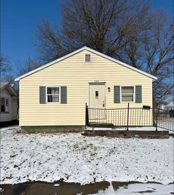 928 W Waggoner St - Photo 7 of 8