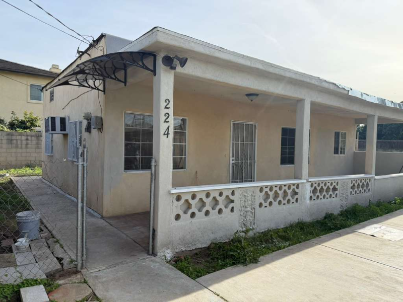 224 Gladys Ave - Photo 3 of 11