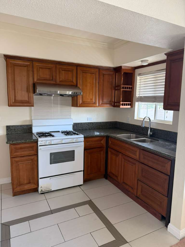 224 Gladys Ave - Photo 7 of 11