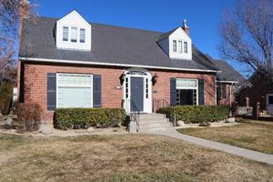 featured image of 1190 Manor Dr