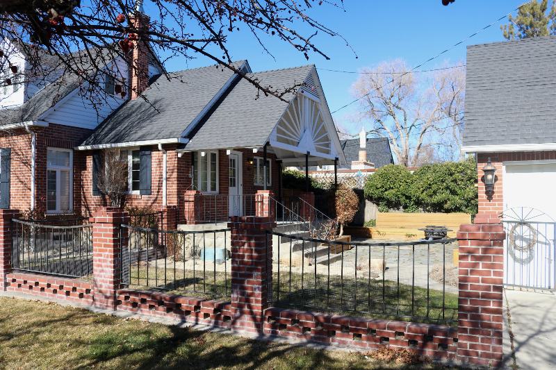 1190 Manor Dr - Photo 2 of 11