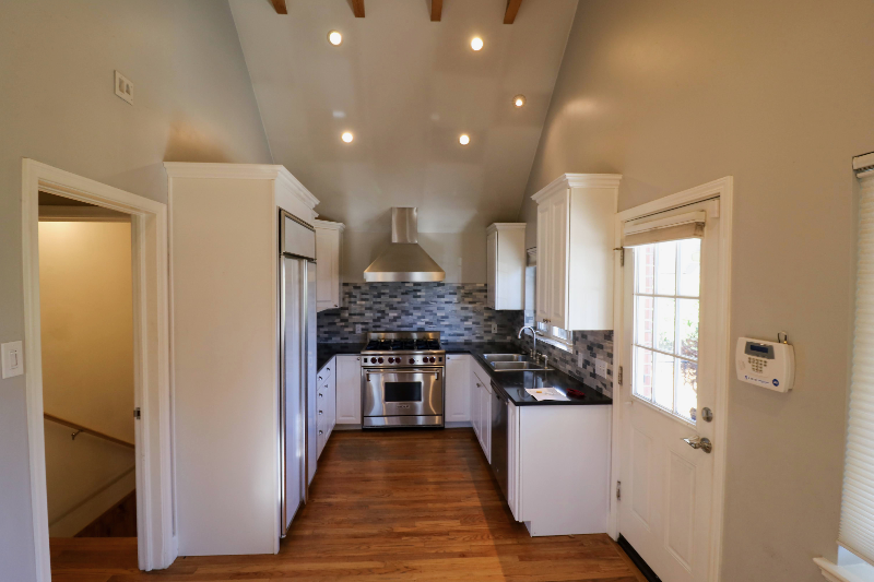 1190 Manor Dr - Photo 3 of 11