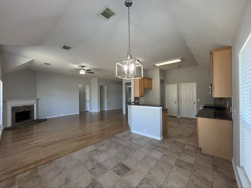 7411 Maple Run Dr - Photo 5 of 17