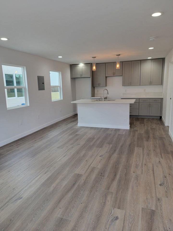 W 83rd St #613-1-2 - Photo 2 of 11