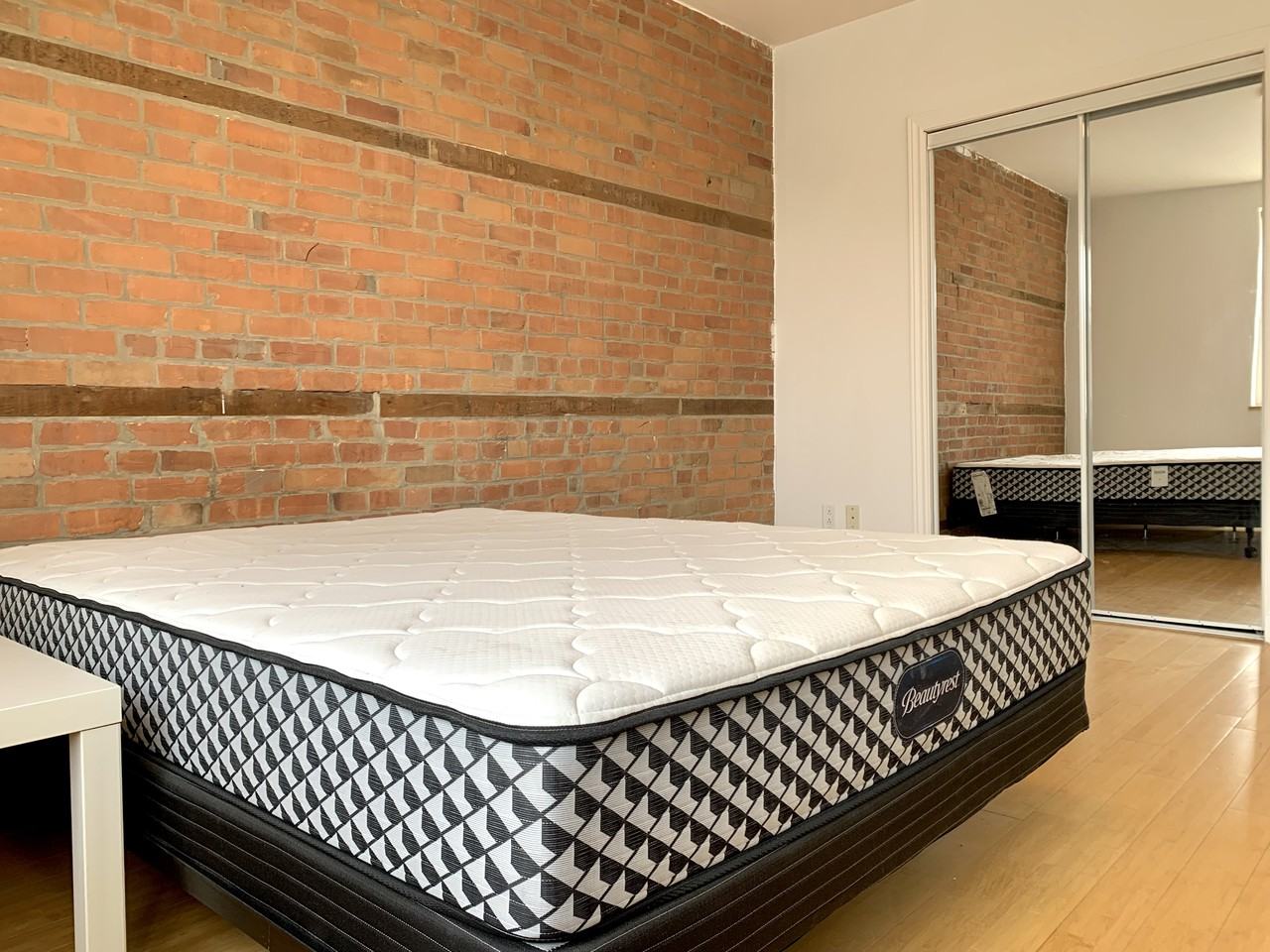 1047 Mont Royal East - Photo 6 of 13