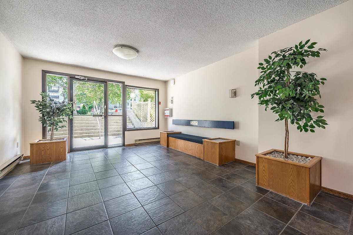 Royal Graham Apartments - Photo 2 of 12