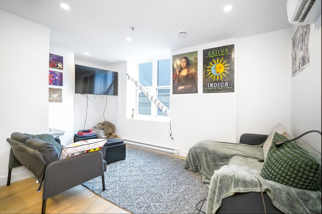 1402 Drummond - Photo 4 of 31