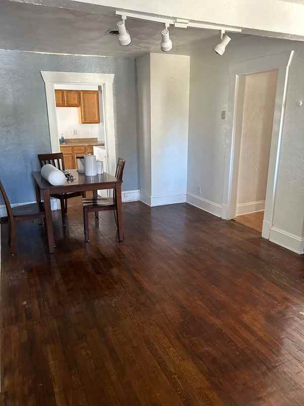 1009 E Leicester Ave - Photo 4 of 15