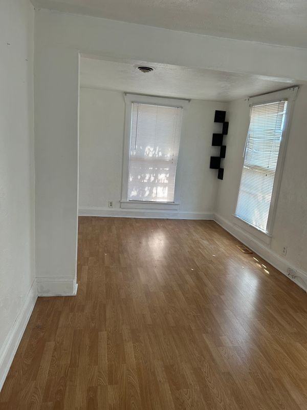 1009 E Leicester Ave - Photo 7 of 15