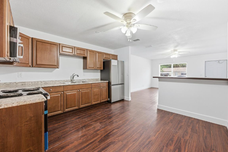 1394 Viscaya Dr - Photo 7 of 11