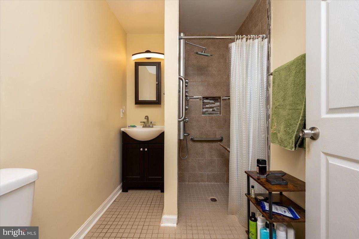 7403 Old Chapel Dr - Photo 3 of 12