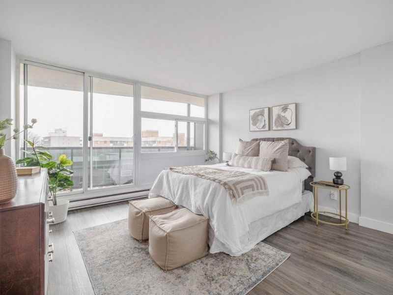 324 Cambridge Street N - Photo 2 of 7