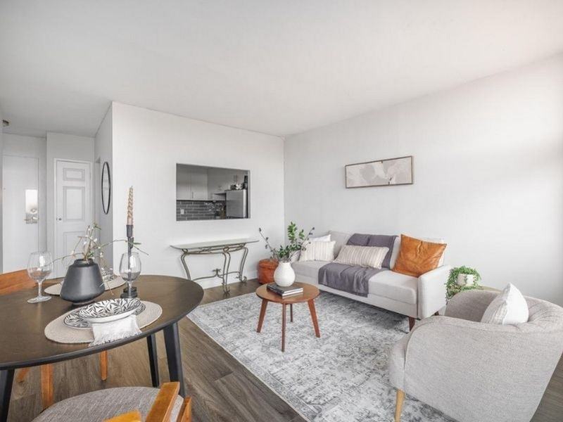 324 Cambridge Street N - Photo 3 of 7