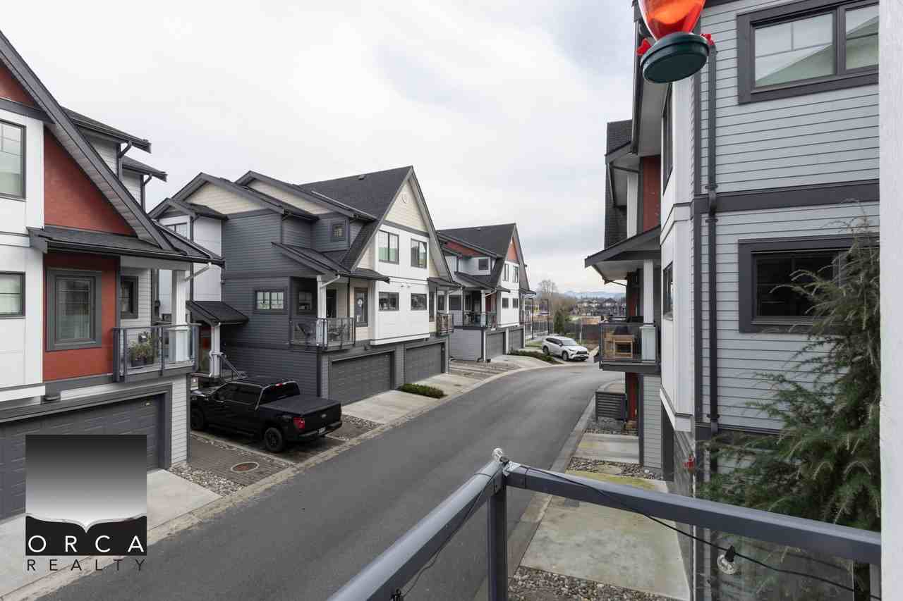 19451 Sutton Ave - Photo 6 of 50