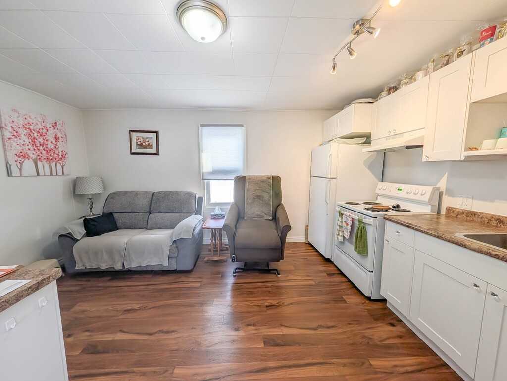 365 St George St - Photo 4 of 36