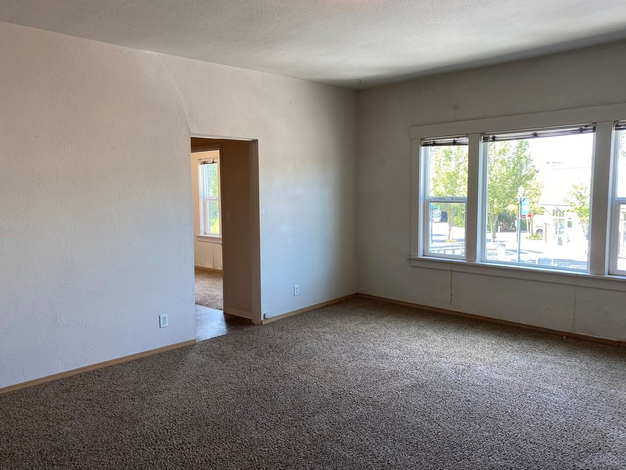 927 Kincaid Avenue #6 - Photo 6 of 13