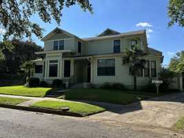 featured image of 915 E 5th St #A