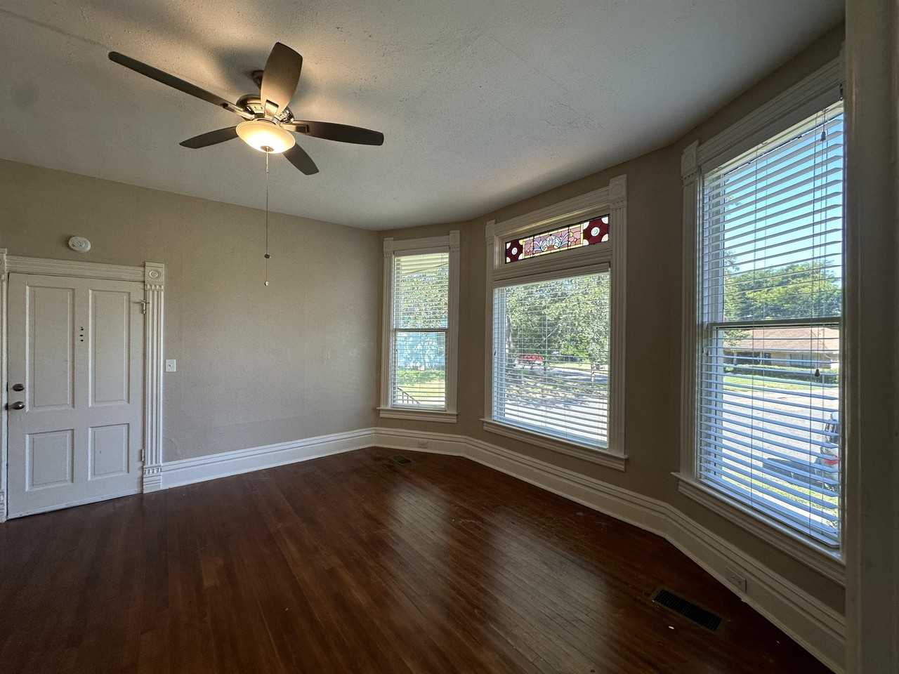 915 E 5th St #A - Photo 7 of 21