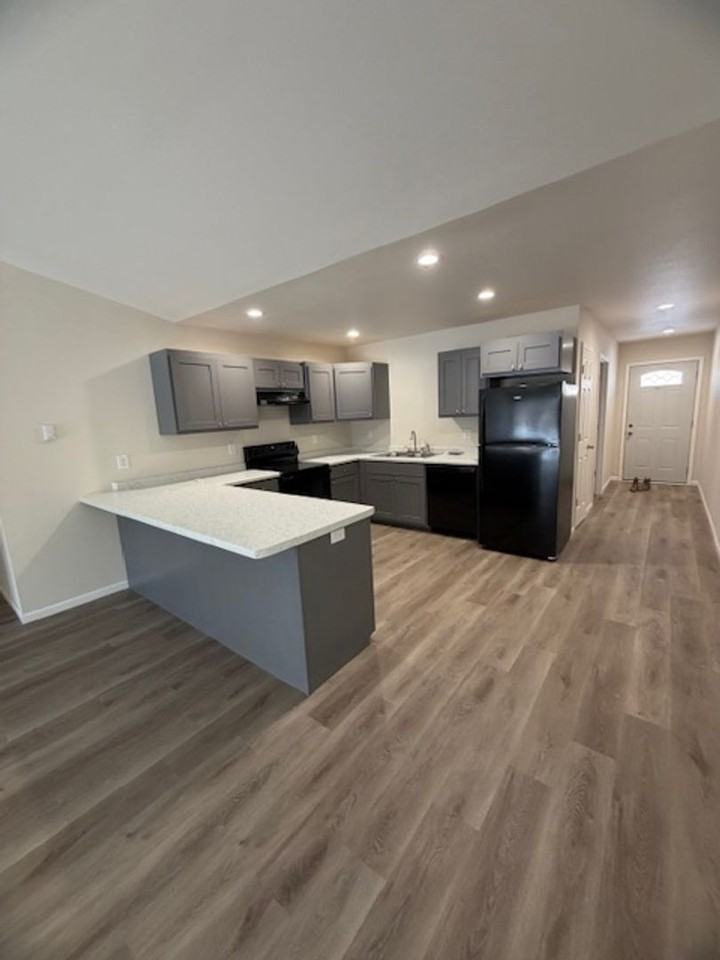 8341 3rd St - Photo 3 of 9