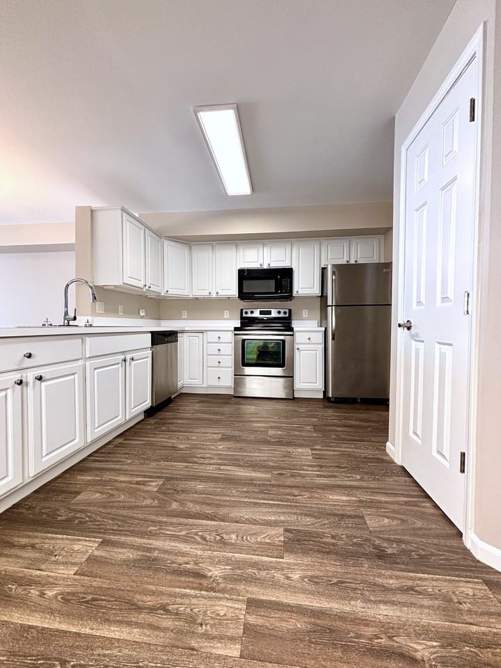 100 Gethings Cir #302 - Photo 2 of 8