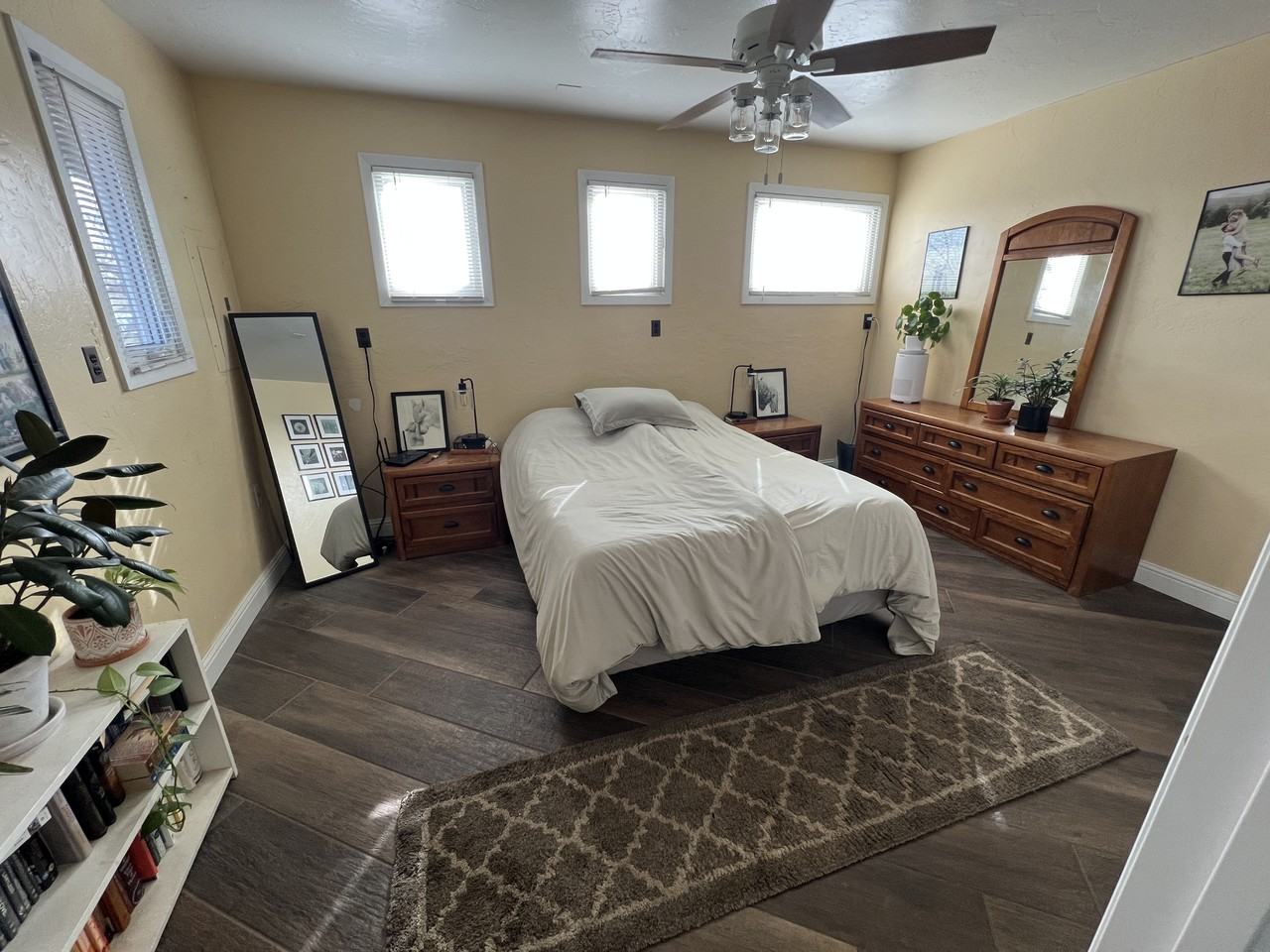 10360 N Chatfield Dr - Photo 2 of 8