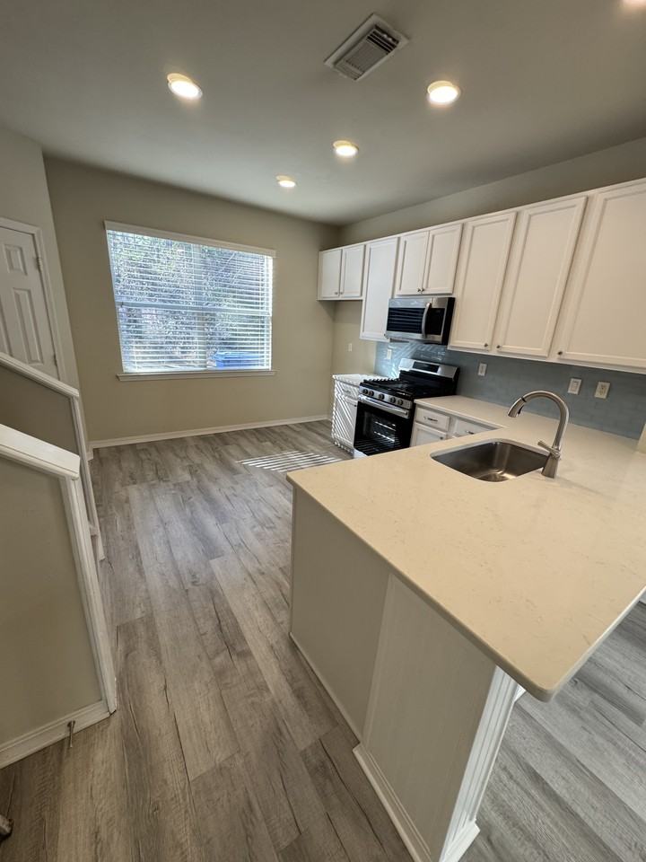 3061 Dundee Loop S #3061 - Photo 4 of 21