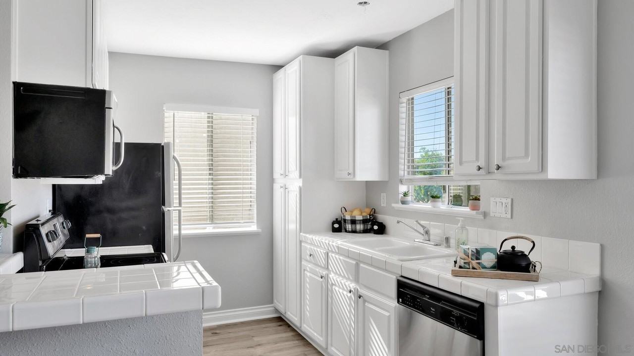 732 E Lexington Ave #18 - Photo 2 of 8