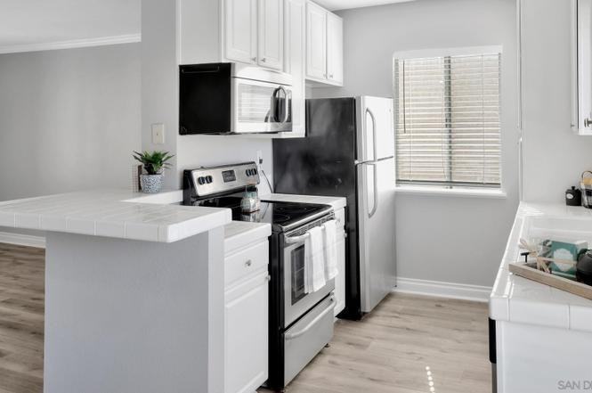 732 E Lexington Ave #18 - Photo 3 of 8