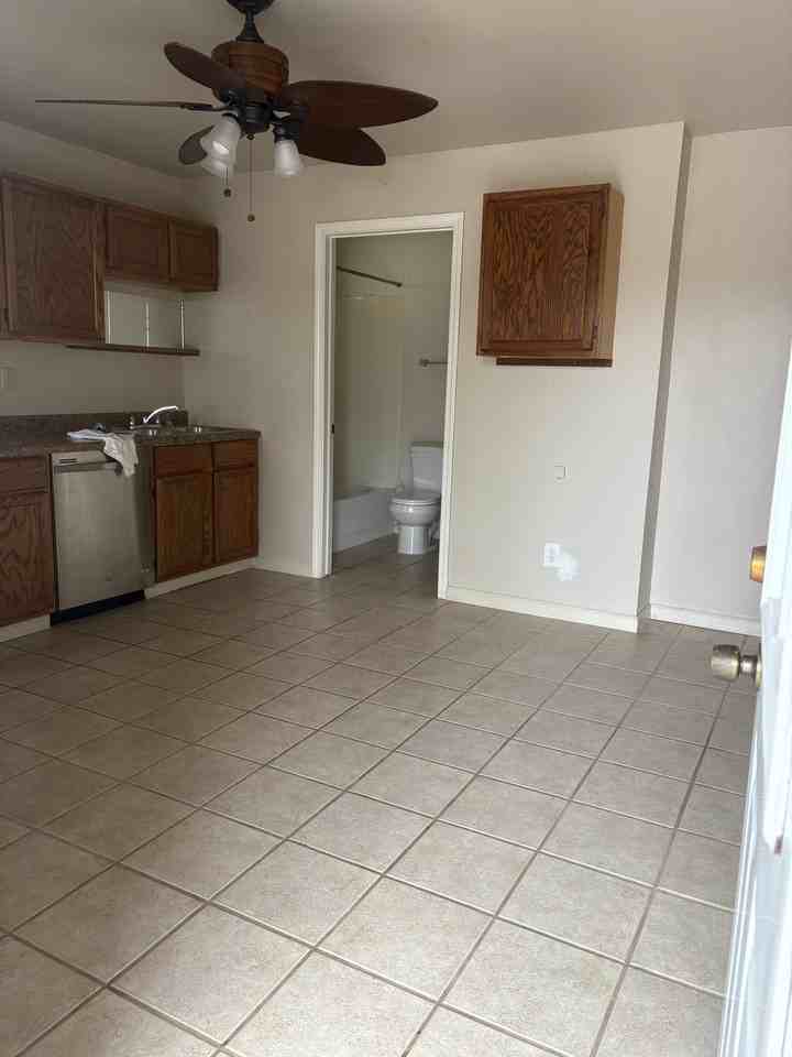 114 Fleury Way #B - Photo 2 of 5