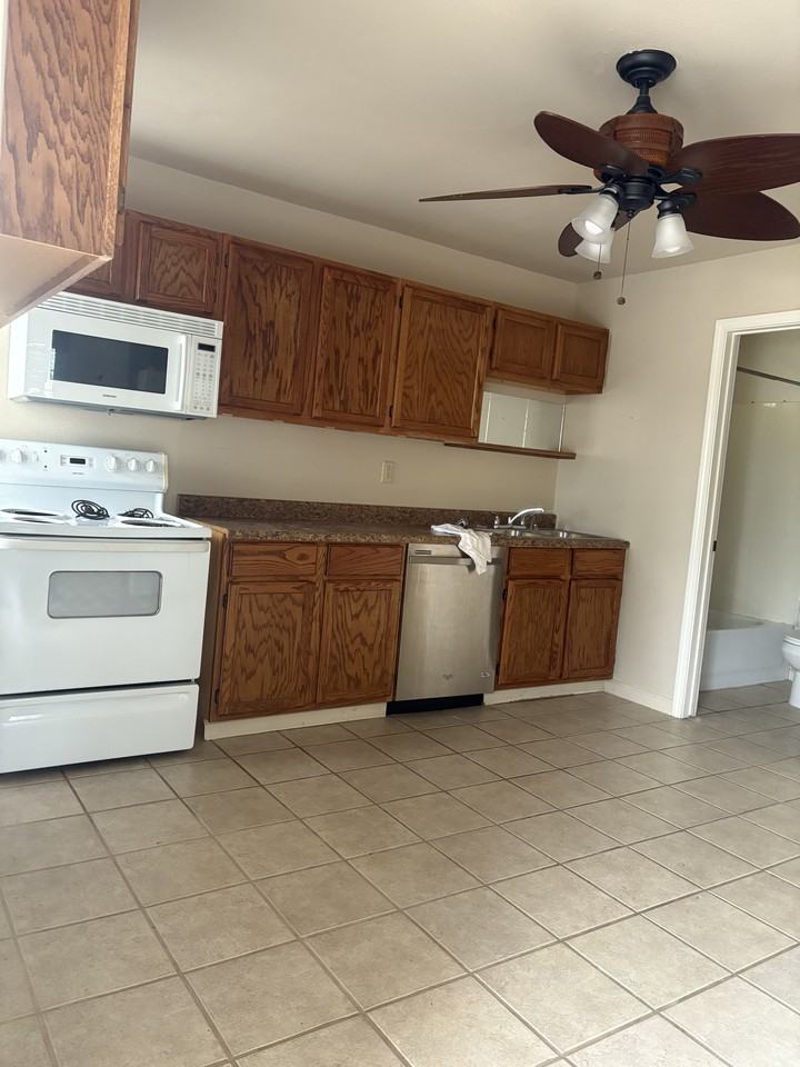 114 Fleury Way #B - Photo 5 of 5