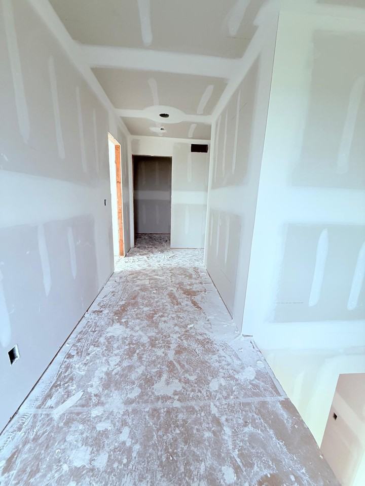 1110 Nw Sproul Dr #NA - Photo 7 of 12