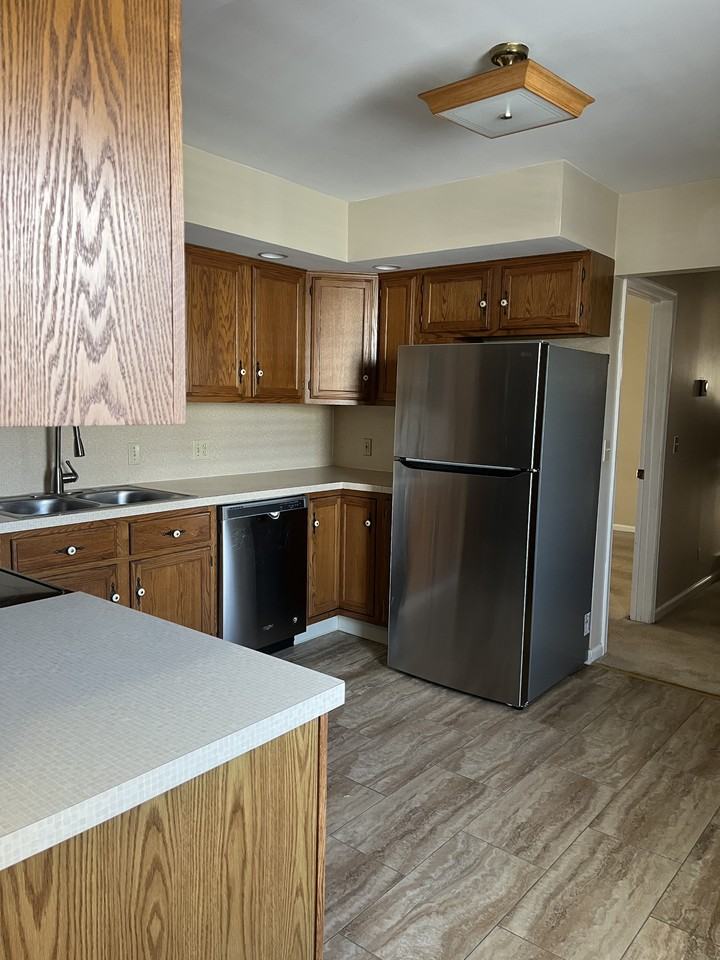 168 Main St #B - Photo 4 of 16