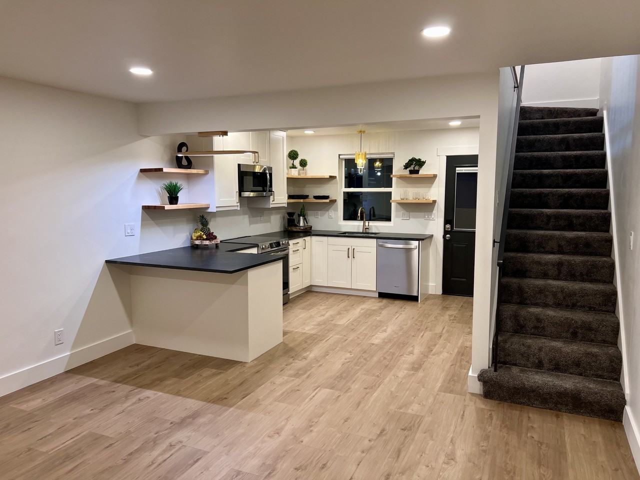 214 W 7th St #214 - Photo 3 of 35