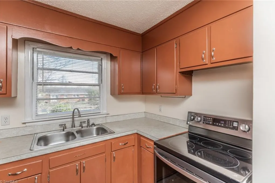 2201 E Florida St #NA - Photo 6 of 9