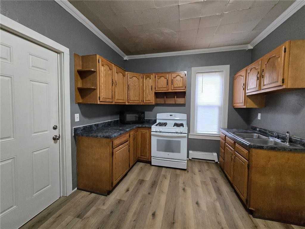 506 W Brooks St #NA - Photo 3 of 16