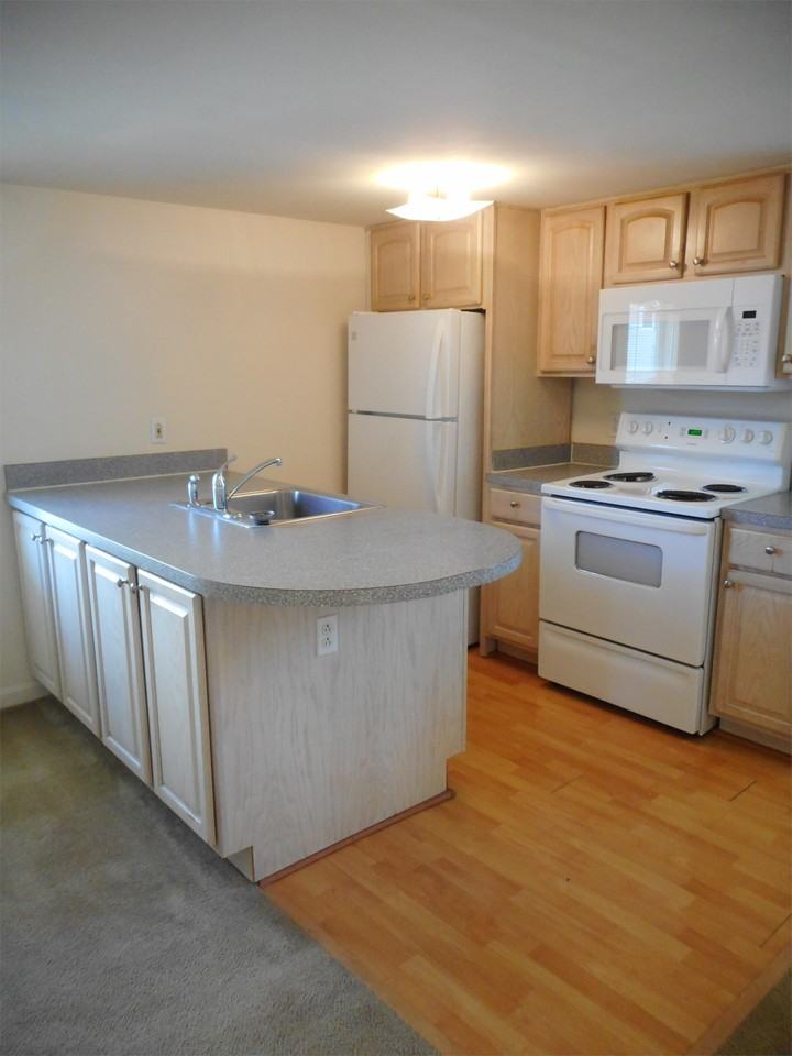 571 Otsego St #B - Photo 5 of 18