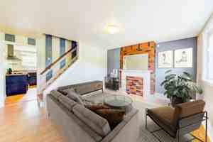 featured image of 1008 E Warrington Ave